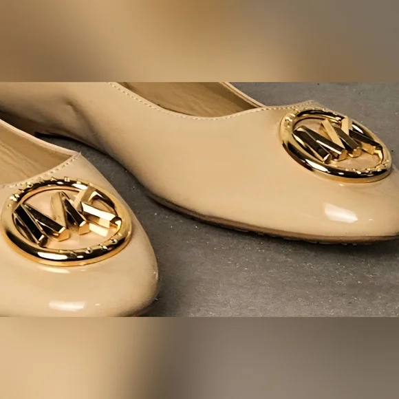 Michael Kors Fulton Nude Patent Leather Ballet Flats Gold MK Logo 6M - Picture 8 of 14